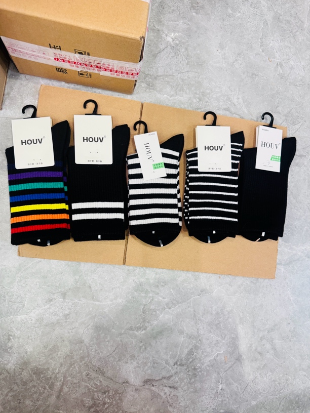 z爆款彩虹袜保暖女袜冬季中筒条纹时尚