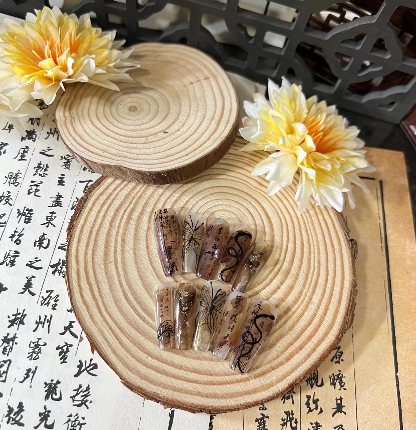 【美拉德新中式】手绘拉丝蝴蝶新中式手工穿戴甲秋冬棕色