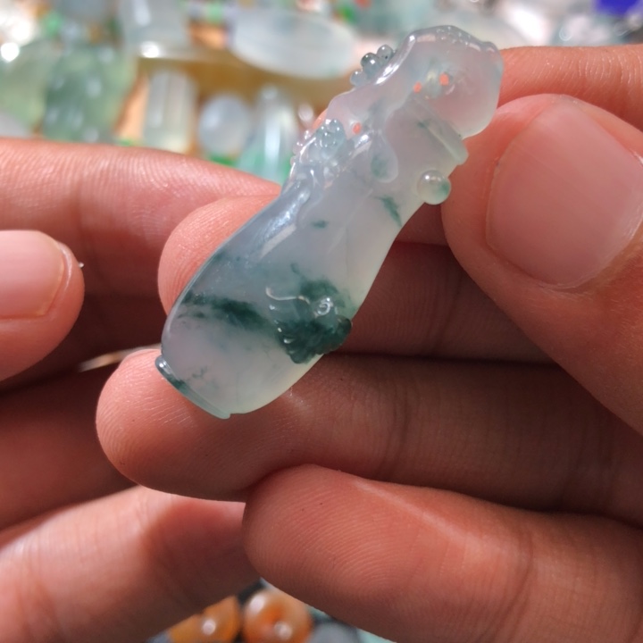 定制翡翠未镶嵌挂件