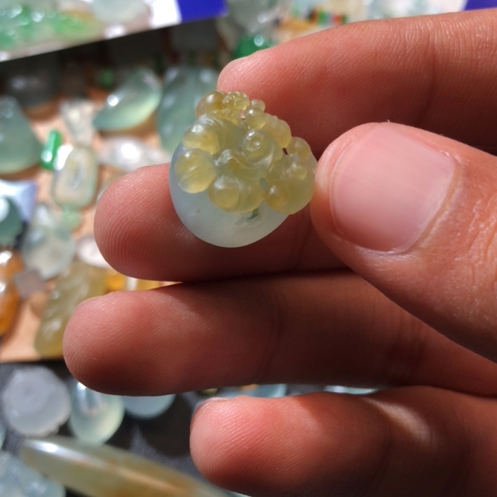 定制翡翠未镶嵌挂件