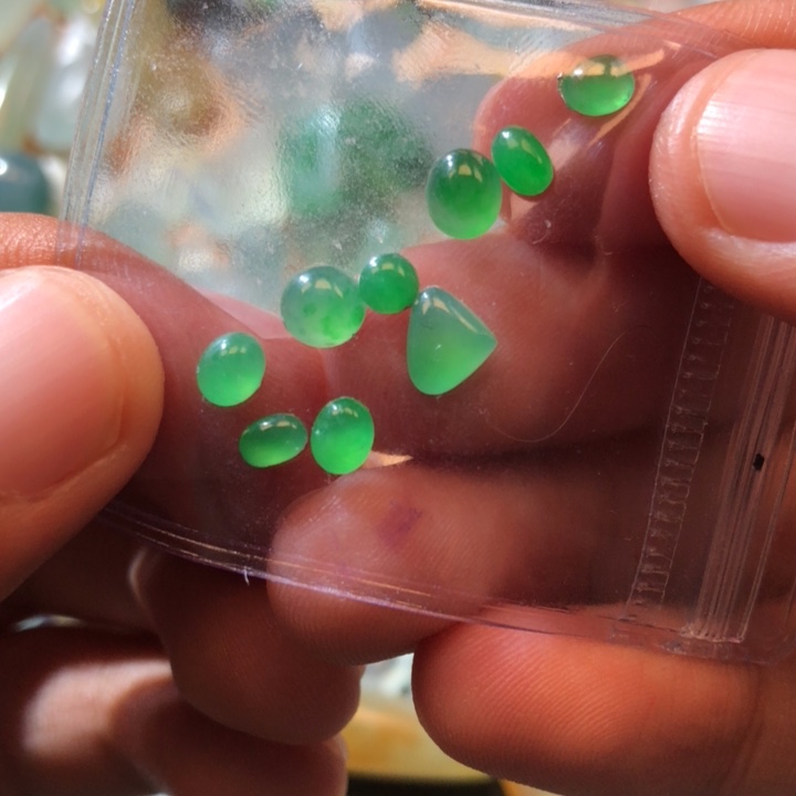 定制翡翠未镶嵌挂件