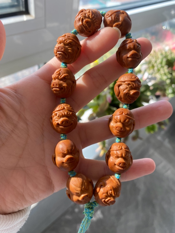 橄榄核雕刻小猪1.8左右尺寸