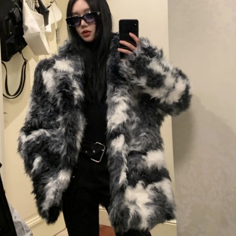 辣妹时尚复古扎染环保仿羊羔毛毛外套女中长款黑白2023新款冬季