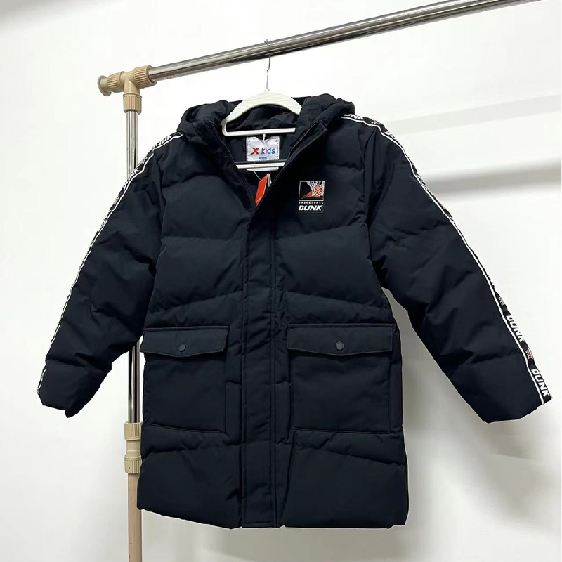 特步儿童专柜正品黑色冬季保暧男童手臂条纹羽绒服4629