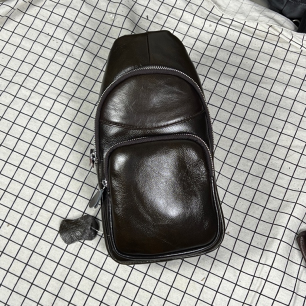 复古男士油腊牛皮潮流个性胸包