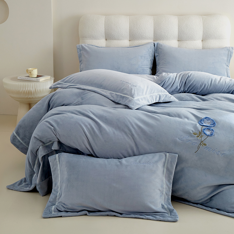 爆款爆款新款2024新款立体花工艺经典牛奶绒四件套—诺言床上用品