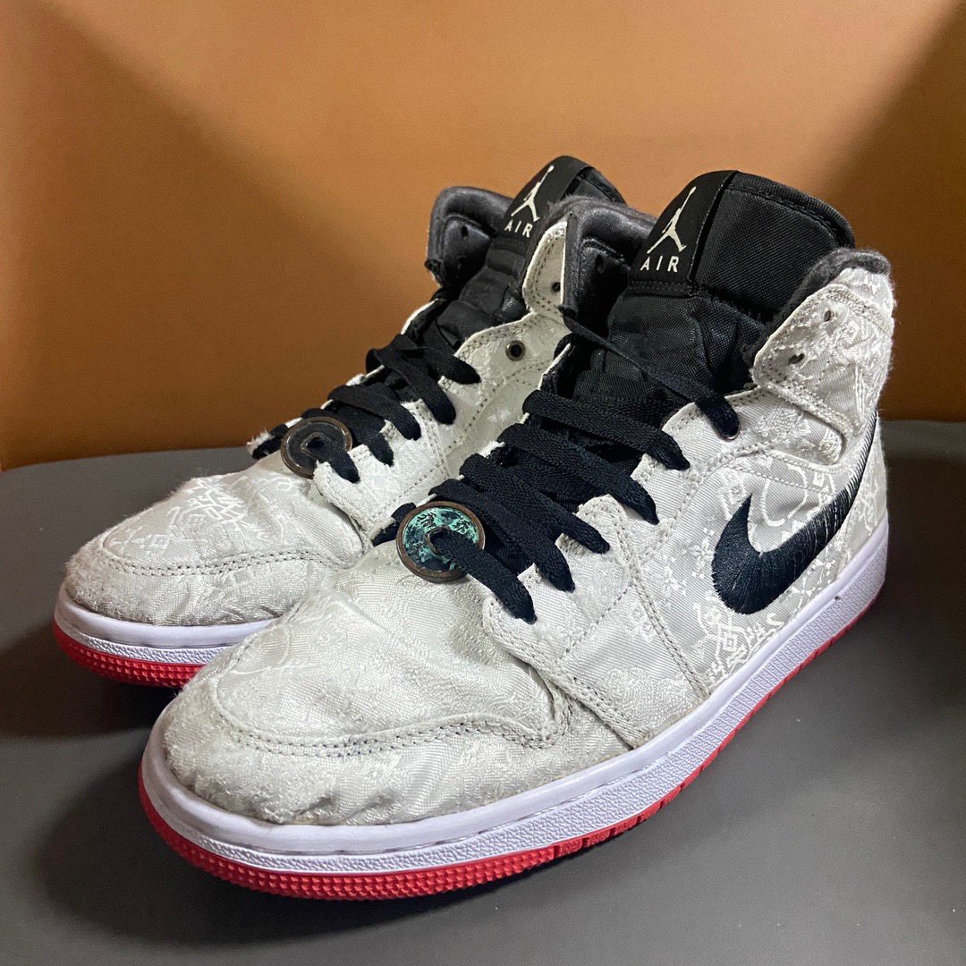 休闲鞋 9新 AJ1白丝绸 42码 换过低 不影响鉴定