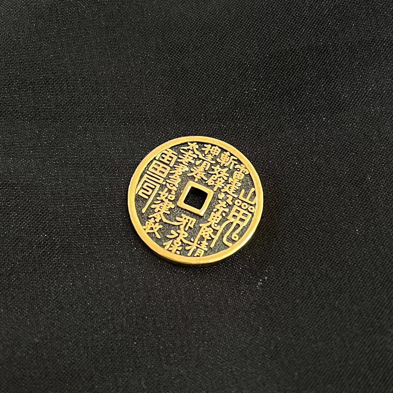 xisanfu/喜三福黄金手工电黑工艺小版山鬼花钱吊坠(不含链，绳）