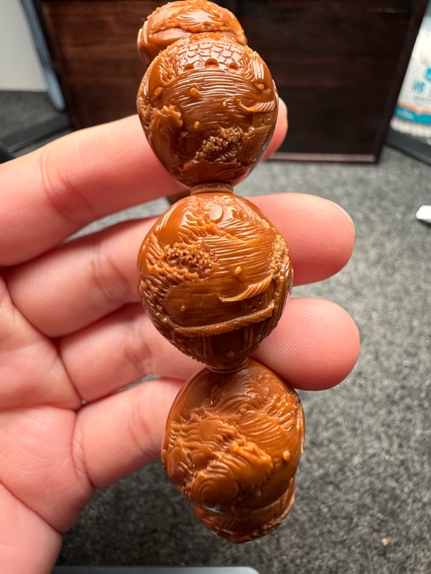 橄榄核雕锦绣河山