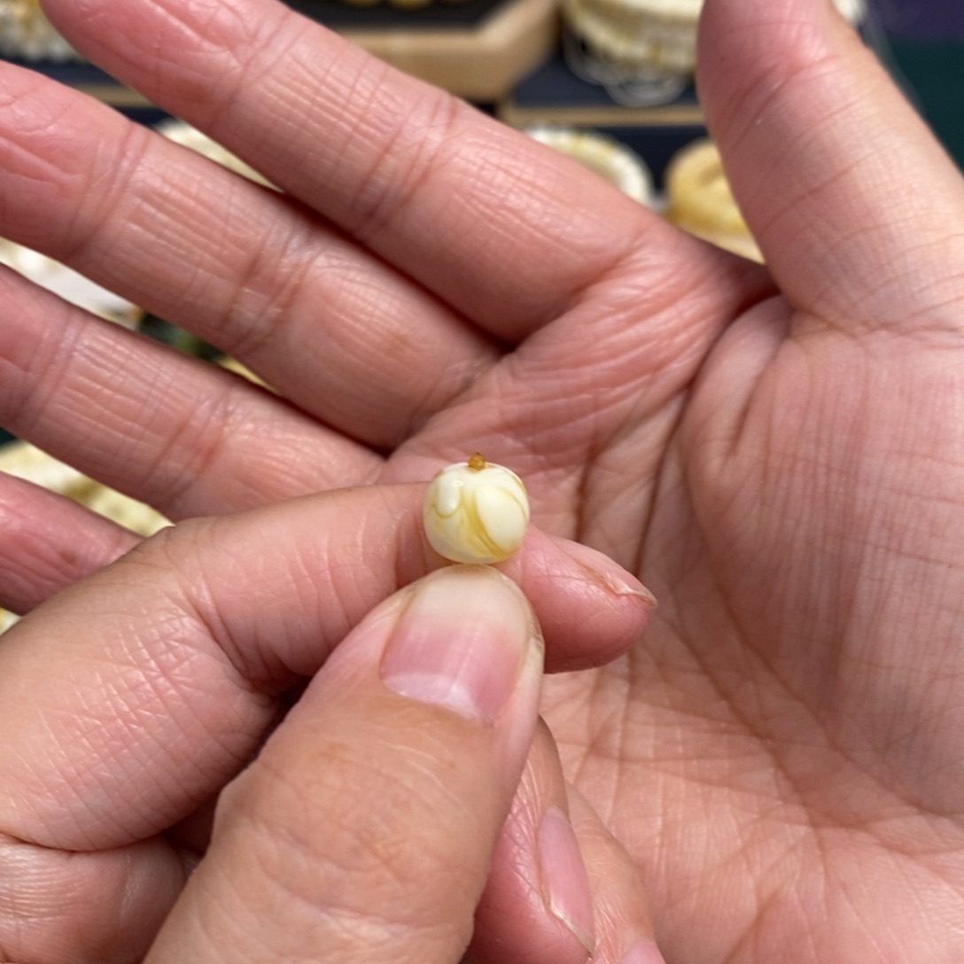 琥珀裸石未镶嵌漆瓷白溶洞妖花老型单珠8.8