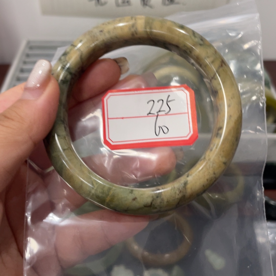 蛇纹石玉手镯合金