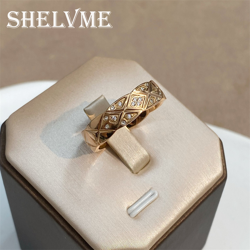 钛钢合成锆石戒指 轻奢菱格纹经典6mm微镶带钻戒指百搭镶嵌指环