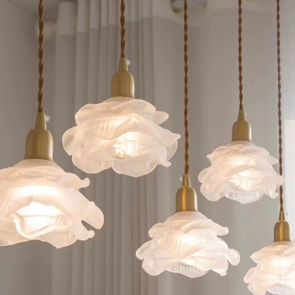 奶油吊灯主卧室创意花朵餐厅吧台现代法式吊线灯艺术灯具灯饰全套