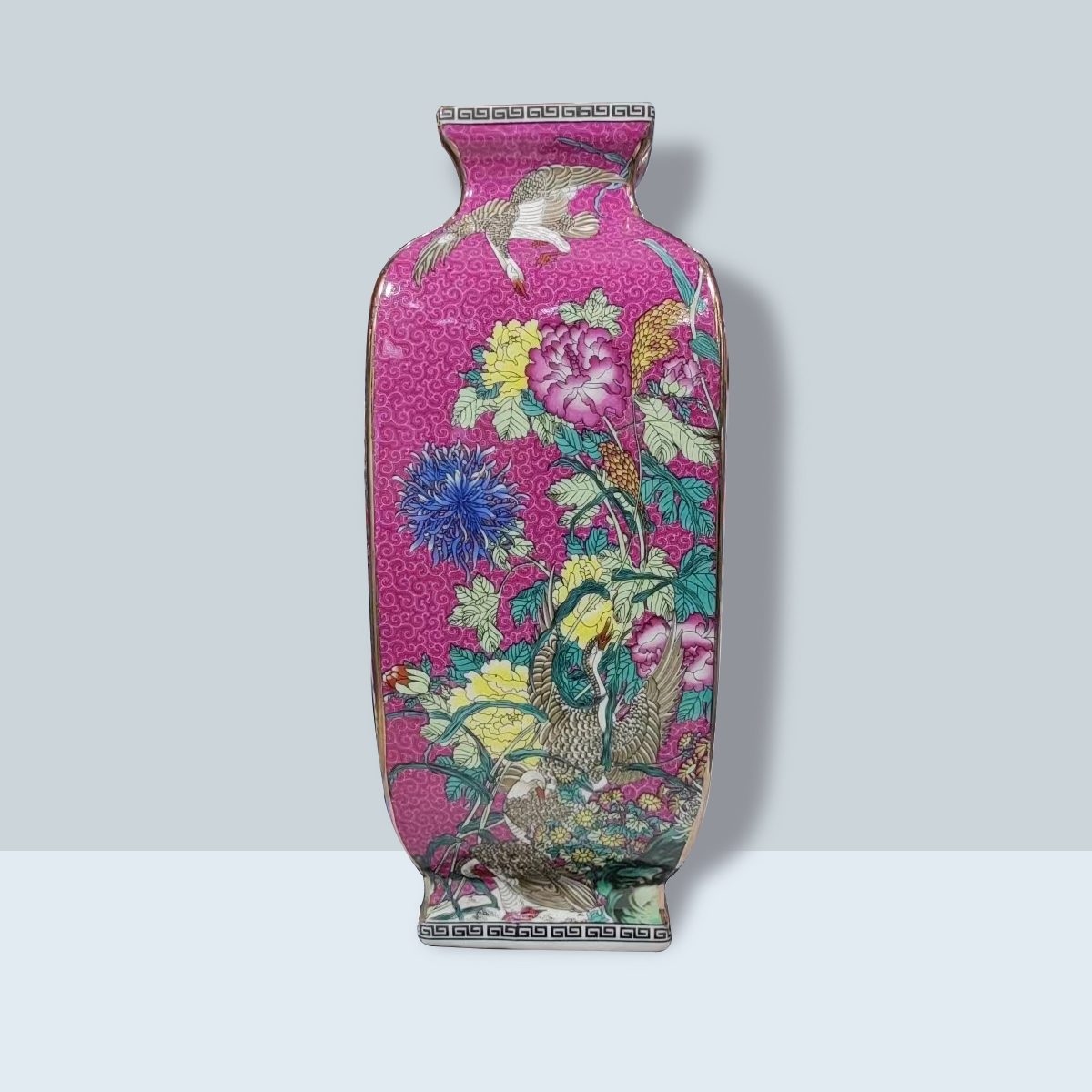 珐琅彩四方包金花鸟瓶