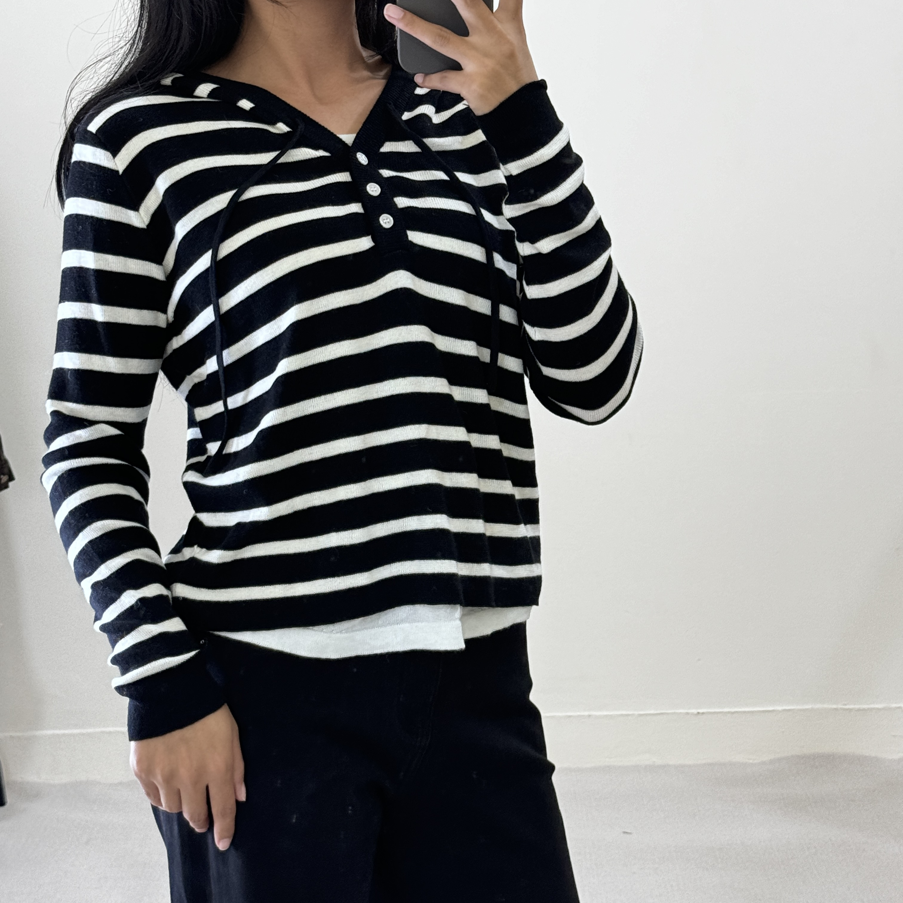 黑白条纹针织帽衫