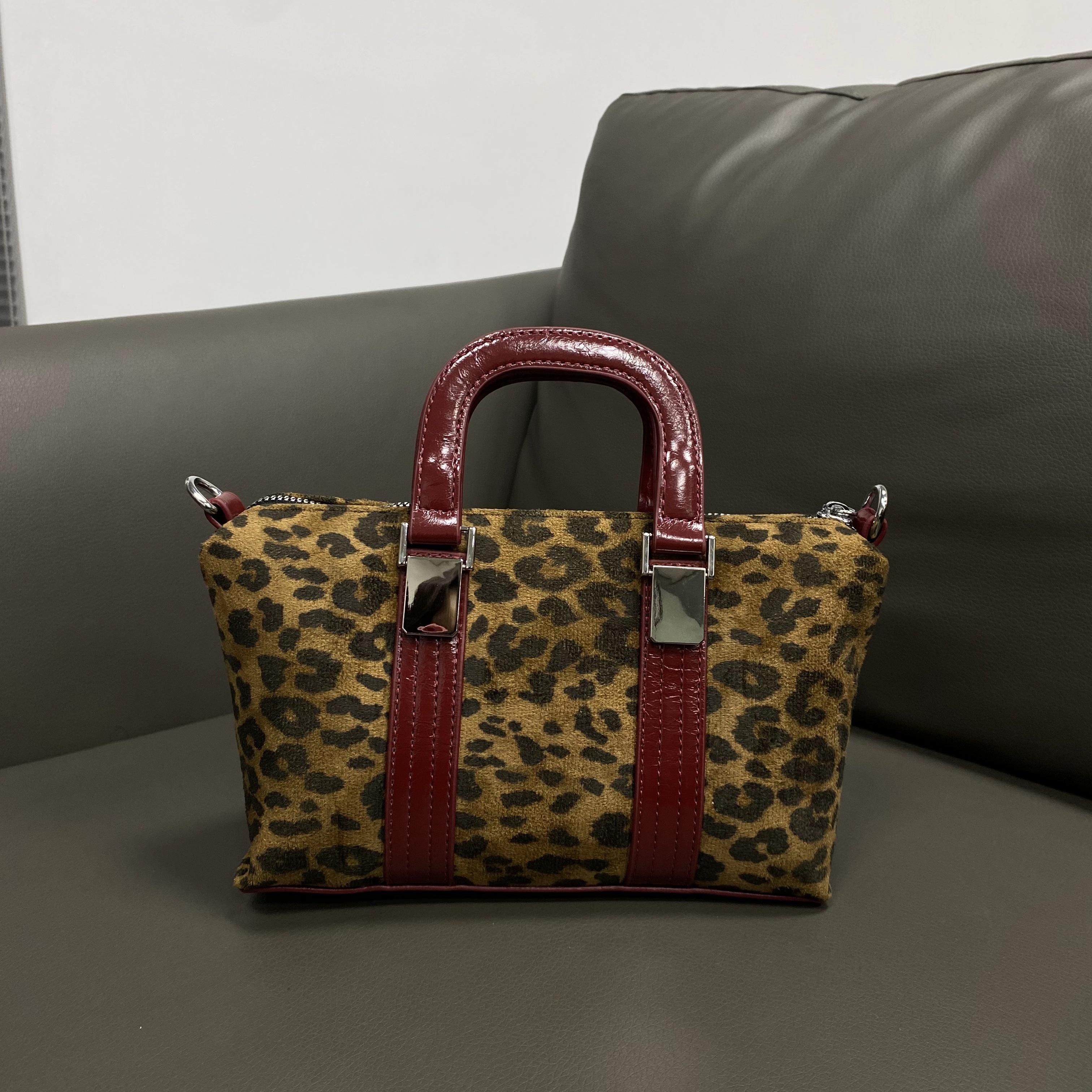 【带礼盒】2024新款定制时尚百搭单肩包INS网红斜挎包A72