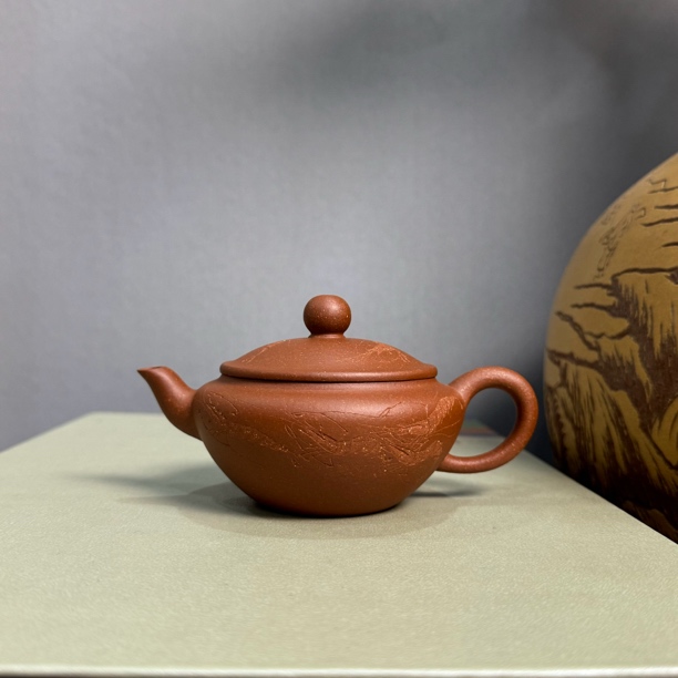 【陶缘斋1号】《婉灯壶》红降坡130cc崔利制作 木子刻绘