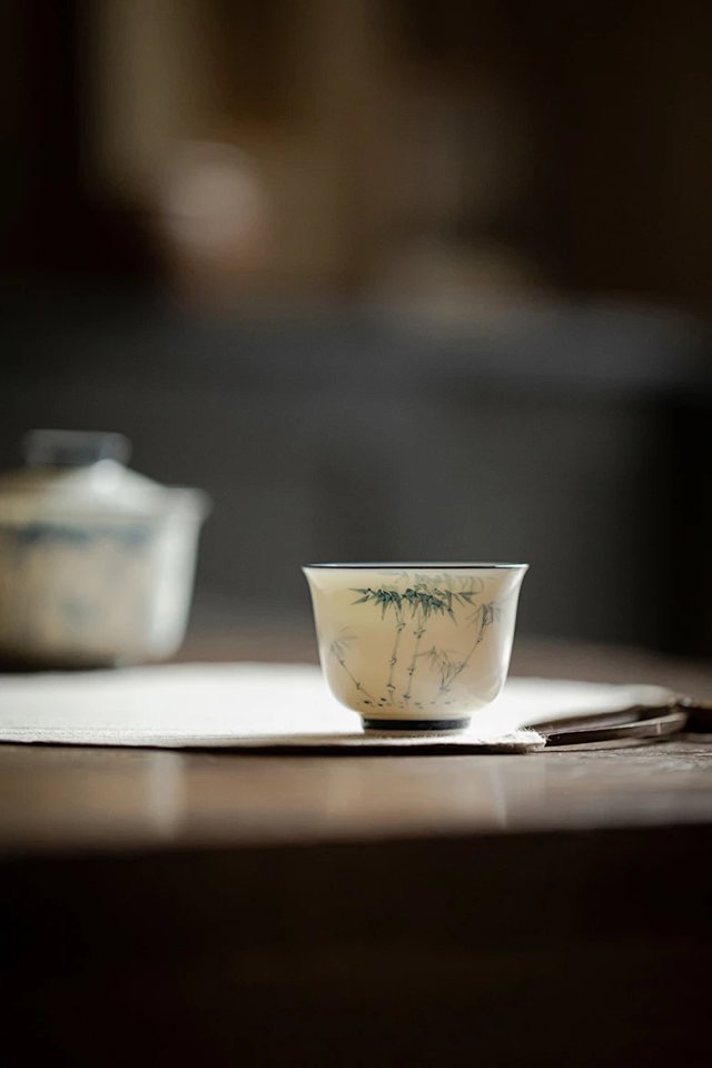 【三柒陶坊】玉泥白瓷-手绘竹逸品茗杯-釉下彩薄胎