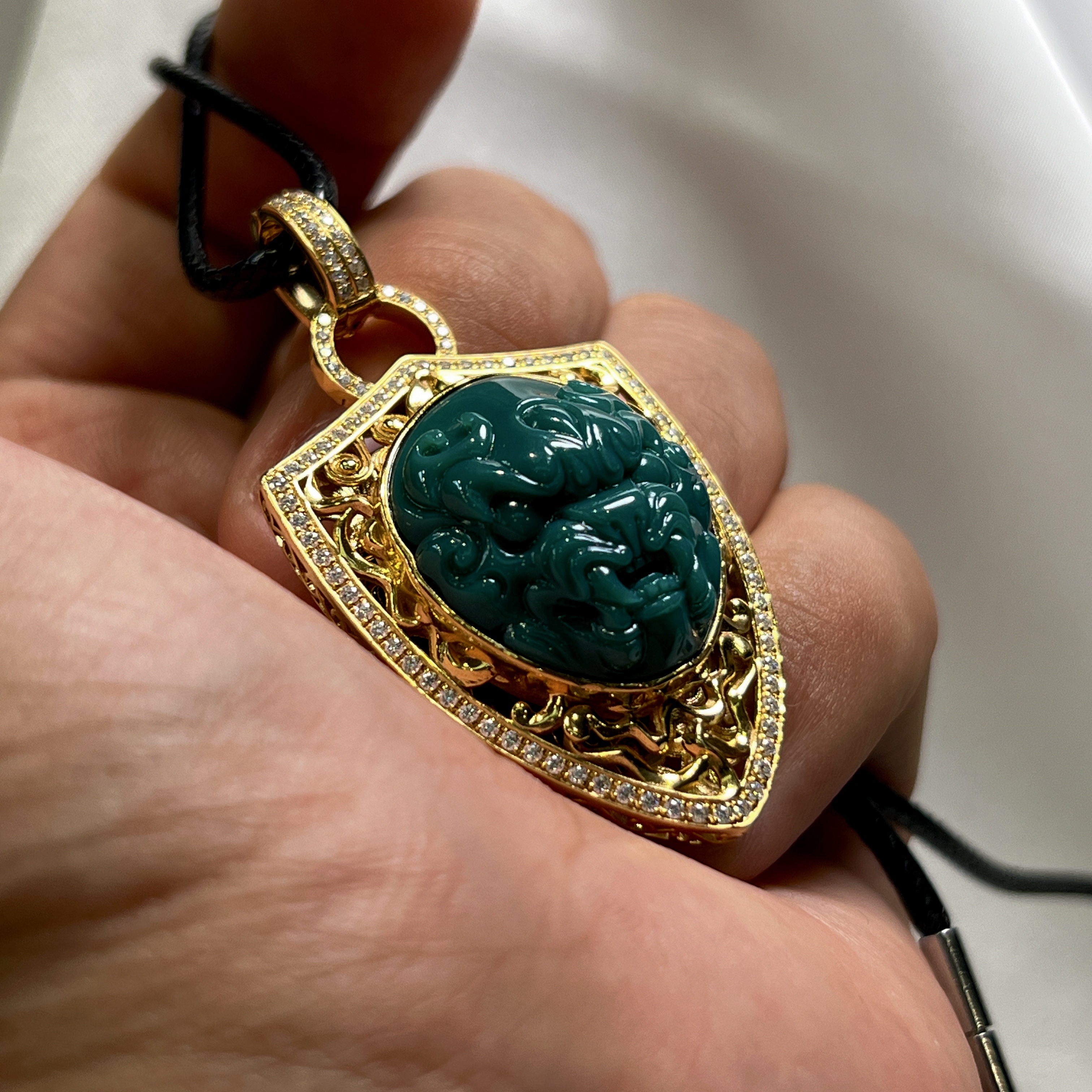 绿松石纯手工雕刻兽面高品质镶嵌18l金加钻精致收藏款