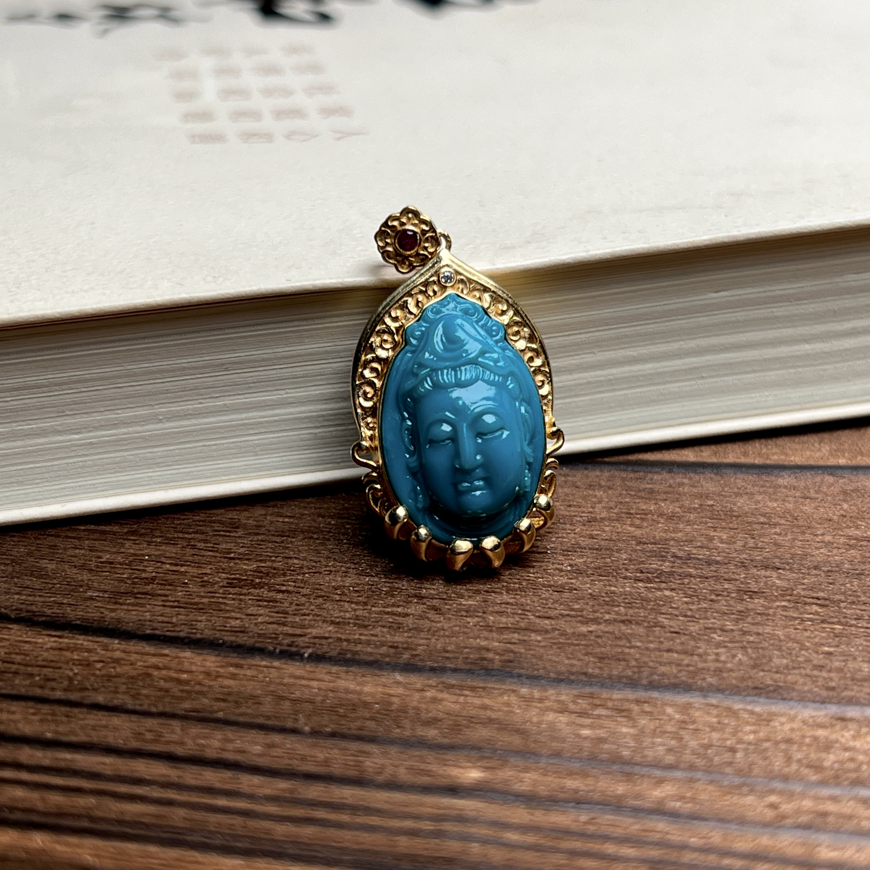 信德出品：绿松石雕刻观音镶嵌18k金轻奢时尚款