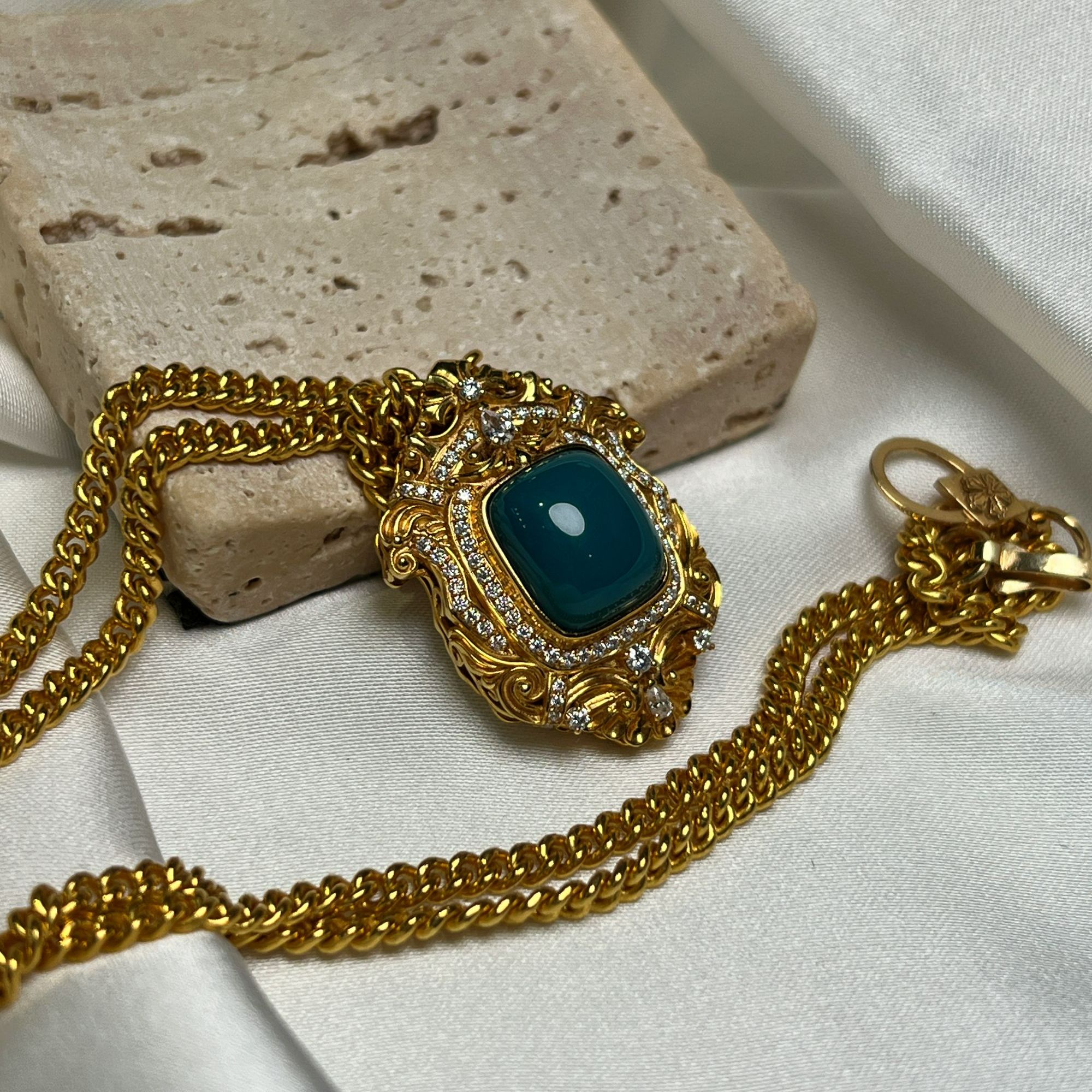 绿松石高品质吊坠轻奢时尚款收藏级