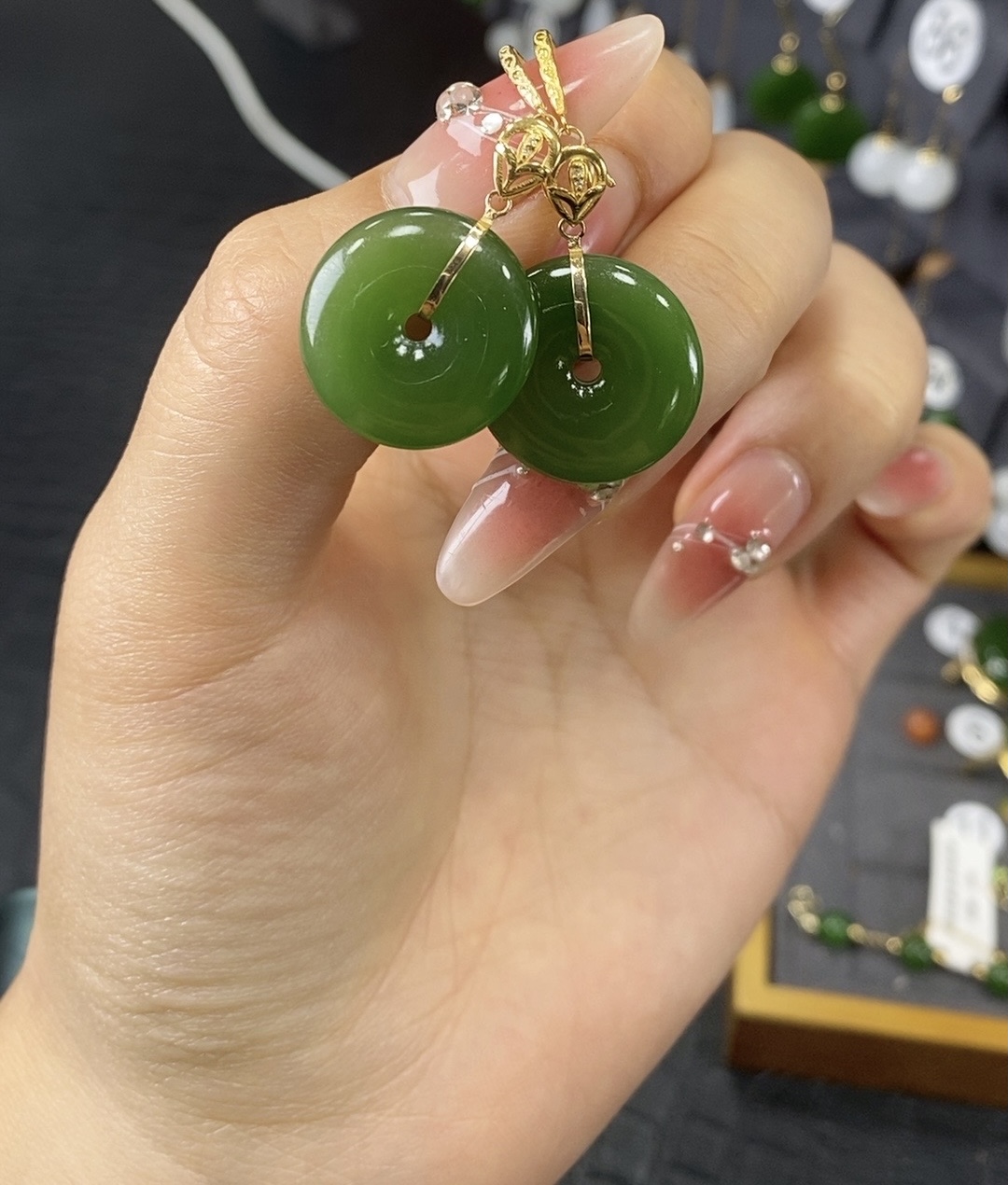 天然俄罗斯和田碧玉大尺寸平安扣重金镶嵌老料碧玉很油很润17mm约