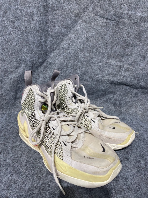 篮球鞋41码Nike Zoom G.T. Jump 防滑耐磨 瑕疵已拍出灰色/白色