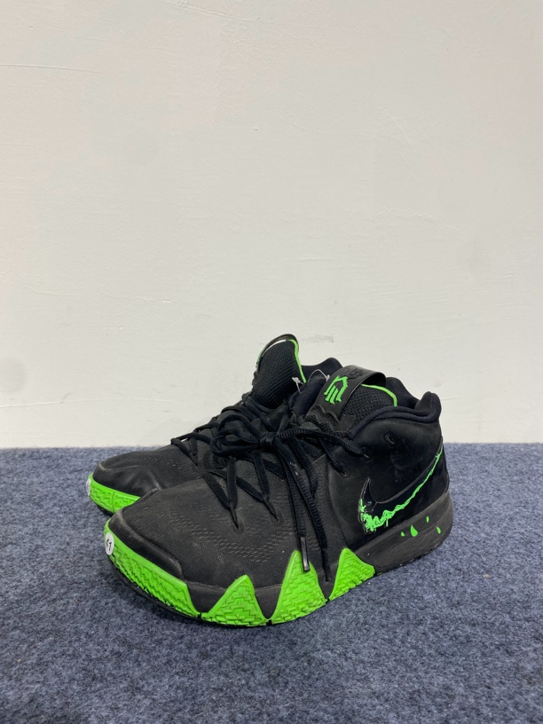 篮球鞋41码Nike Kyrie 4 时尚潮酷 瑕疵已拍出万圣节公价3114