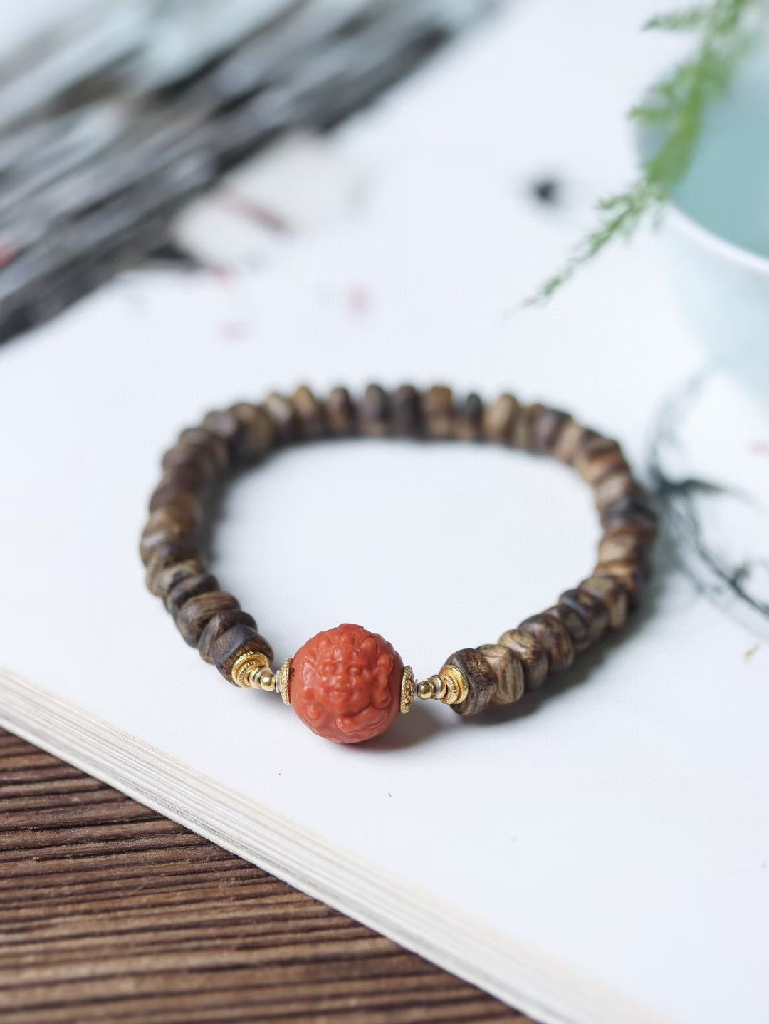 沉香绿棋随形沉香单圈手串女士款