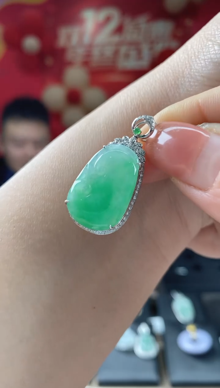 【闪购商品】翡翠吊坠(不含链)18K金镶嵌翡翠包镶如意