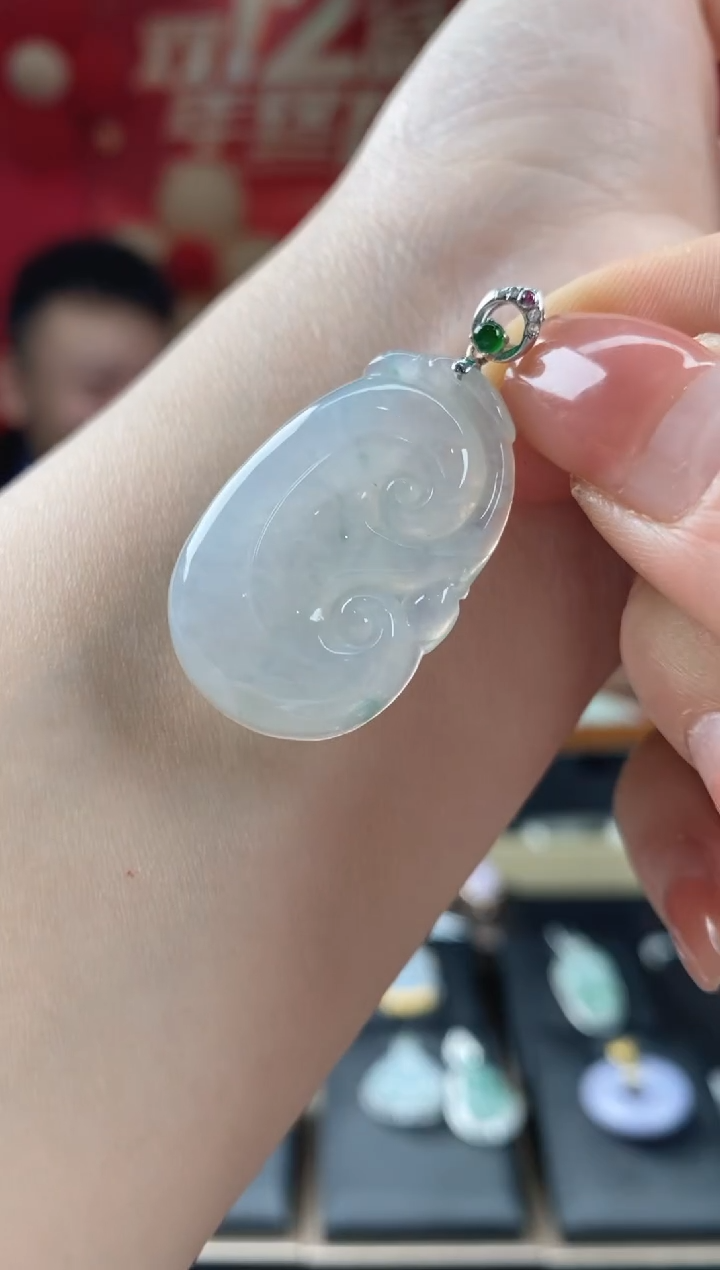 【闪购商品】翡翠吊坠(不含链)18K金镶嵌翡翠如意