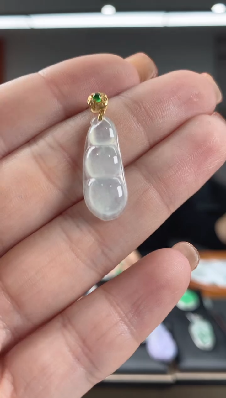 【闪购商品】翡翠吊坠(不含链)18K金镶嵌翡翠福豆