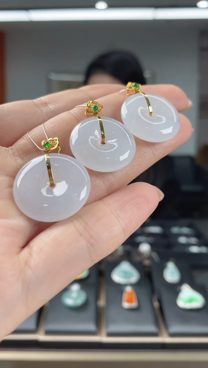【闪购商品】翡翠吊坠(不含链)18K金镶嵌翡翠平安扣一件多样性发货