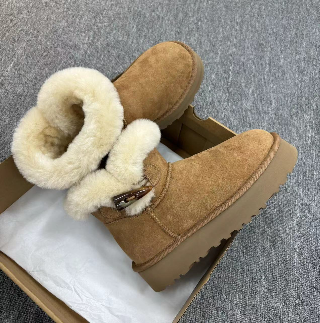 桑坡厚底牛角扣短筒雪地靴皮毛一体百搭时尚休闲女2