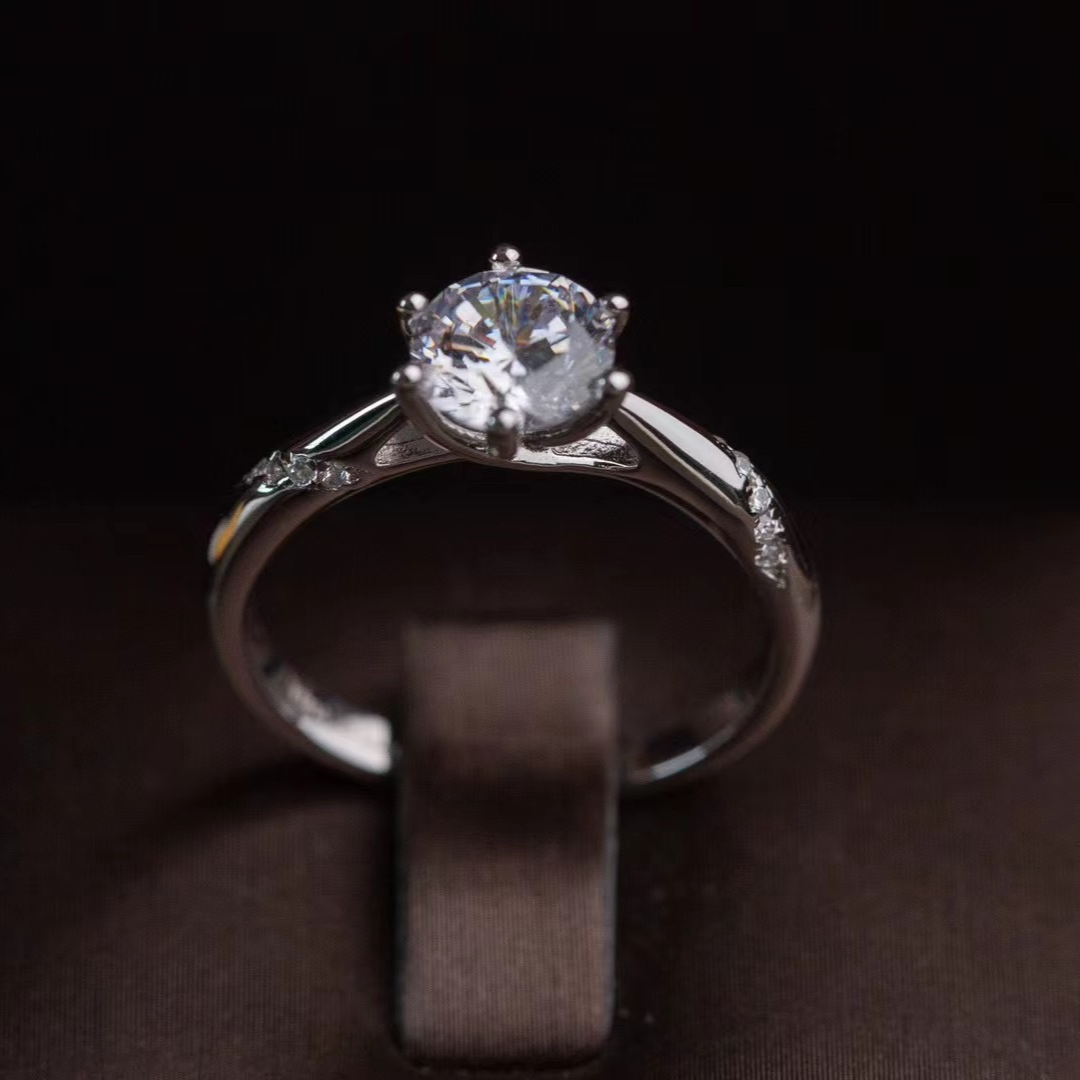 925银莫桑石戒指 通灵女戒女款手工女士结婚经典镶嵌银戒莫桑戒