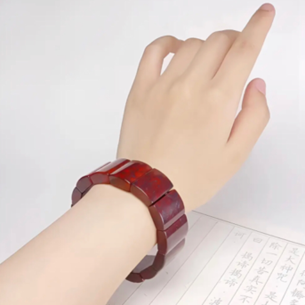 时尚百搭高端精美优雅红伊丁手牌