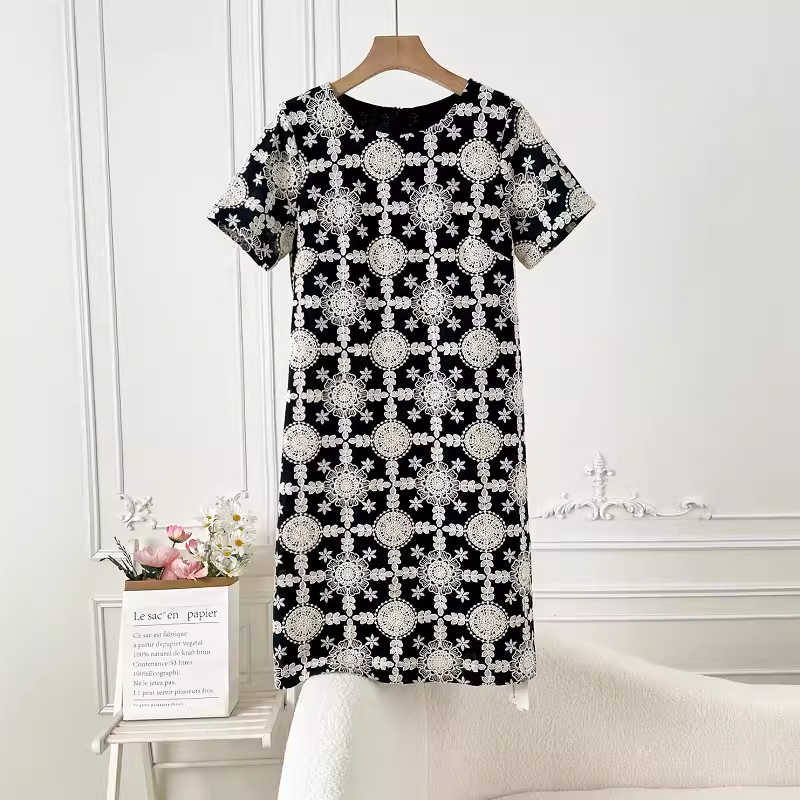 轻奢气质新中式女装时尚夏季优雅设计师绣花圆领遮肉连衣裙A69