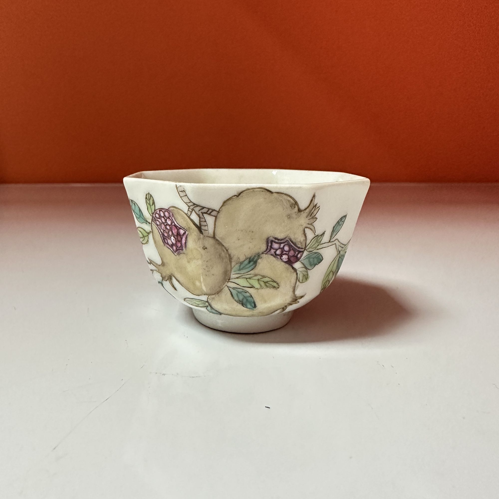 3282清同治 粉彩石榴纹八棱杯