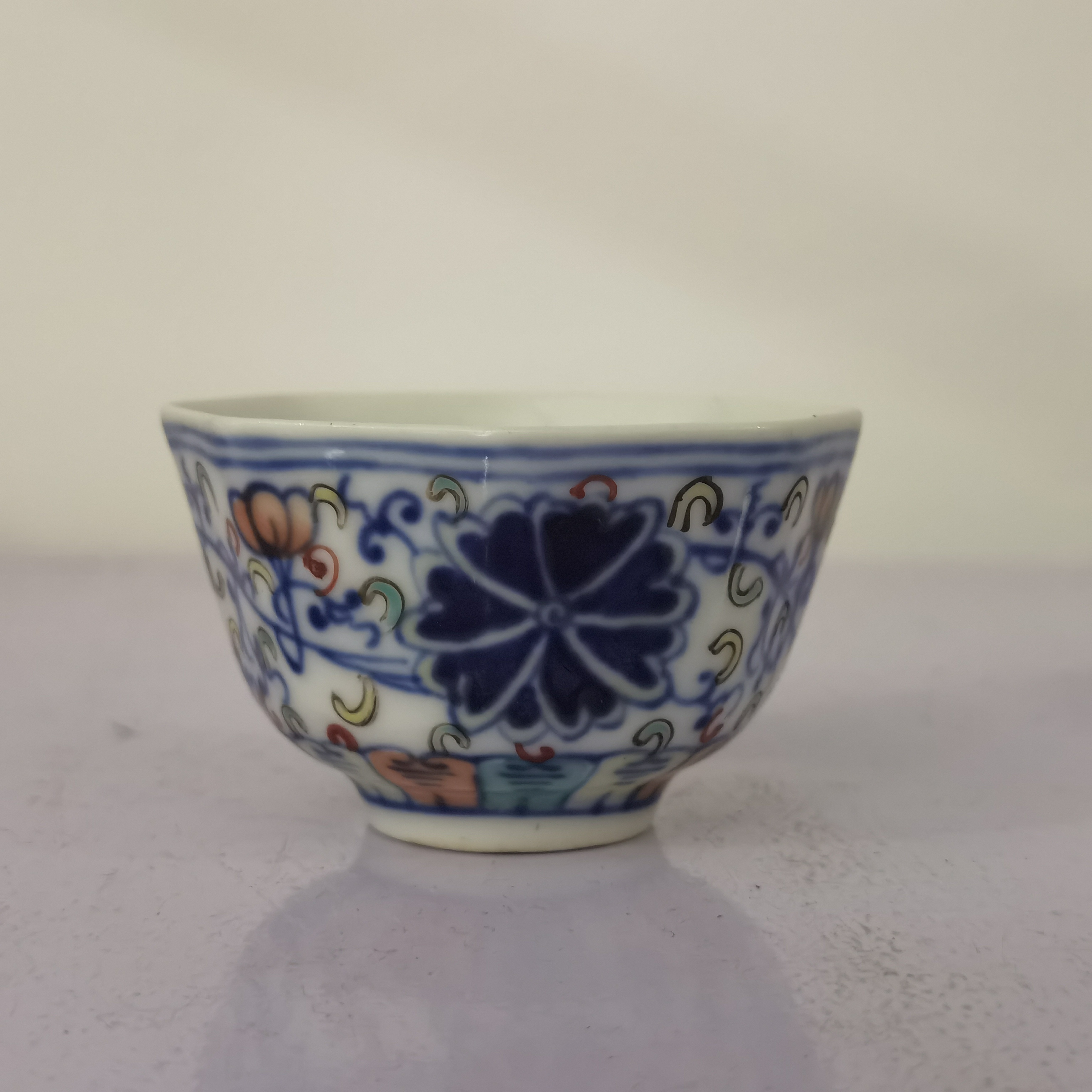 0743清晚期 斗彩花卉八棱杯