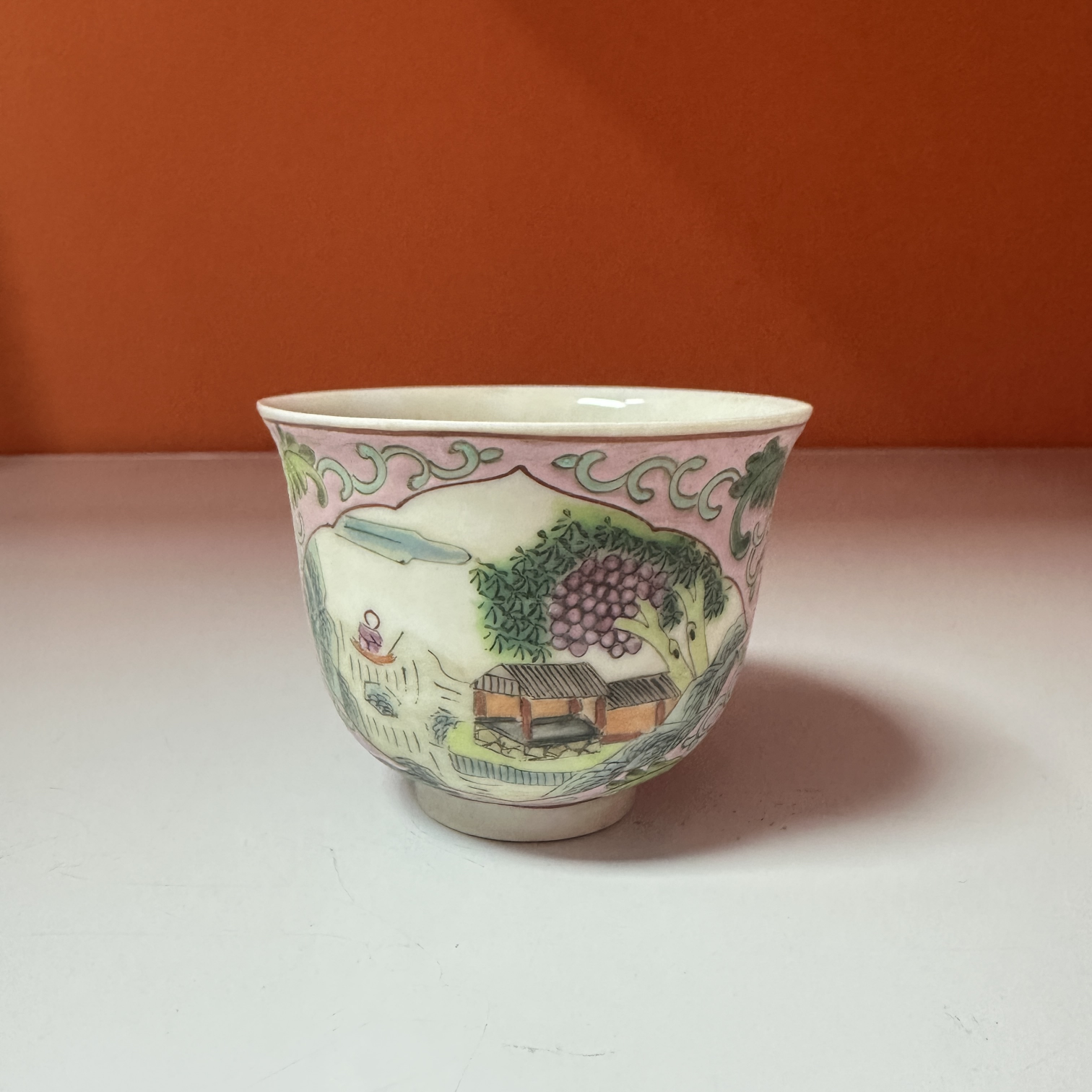 晚清民国 粉地粉彩开光亭台人物花卉纹杯