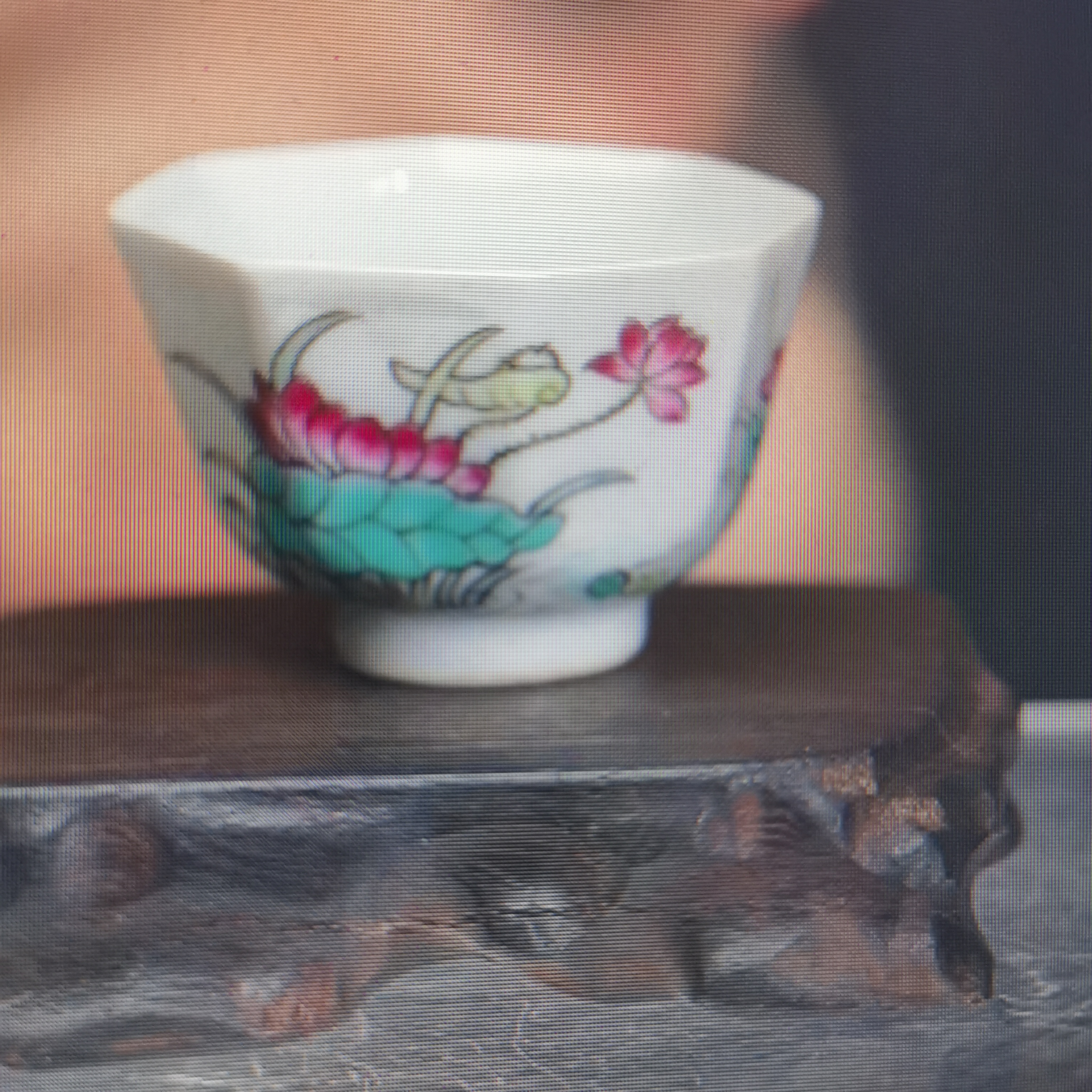 粉彩荷花八方杯