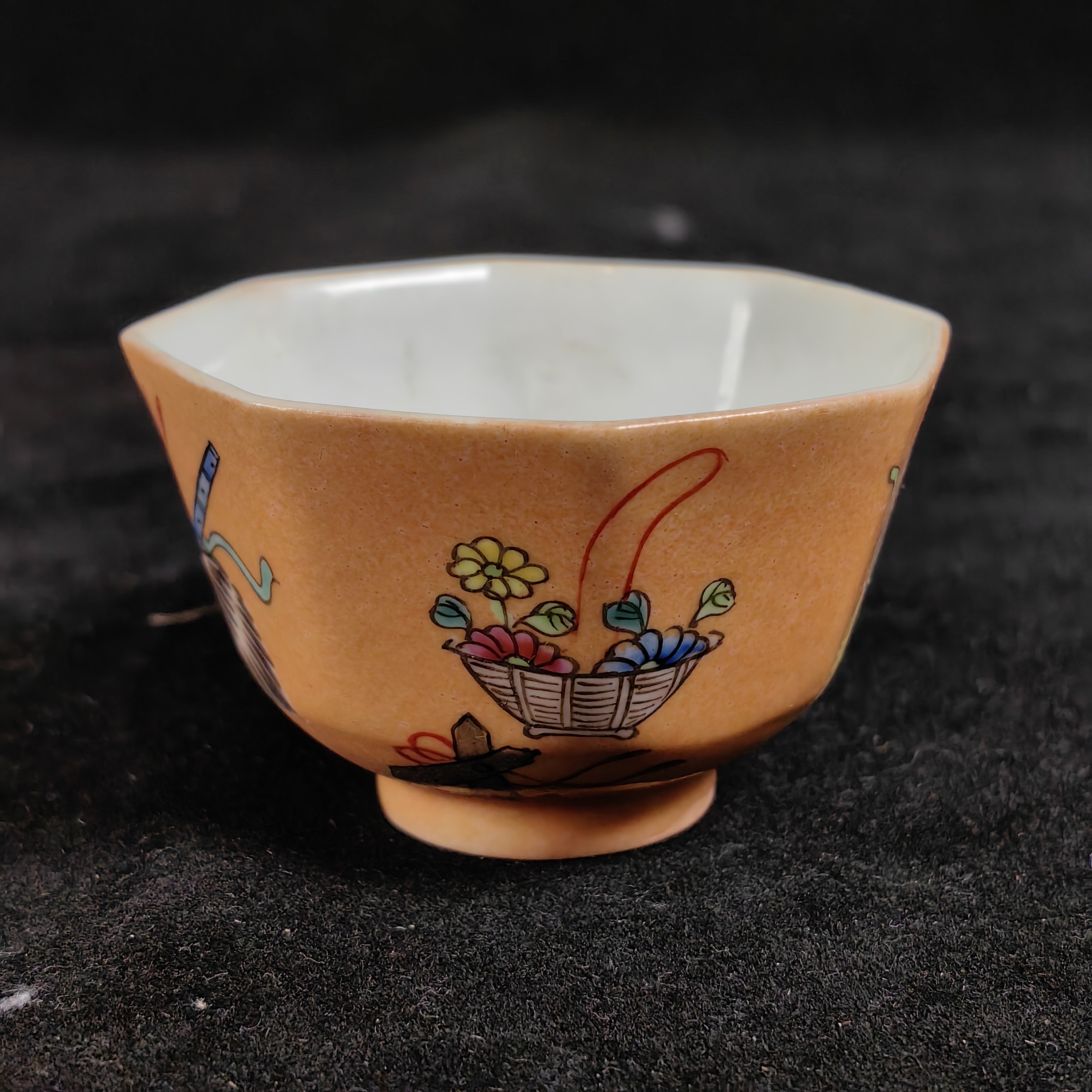 粉彩暗八仙八方杯