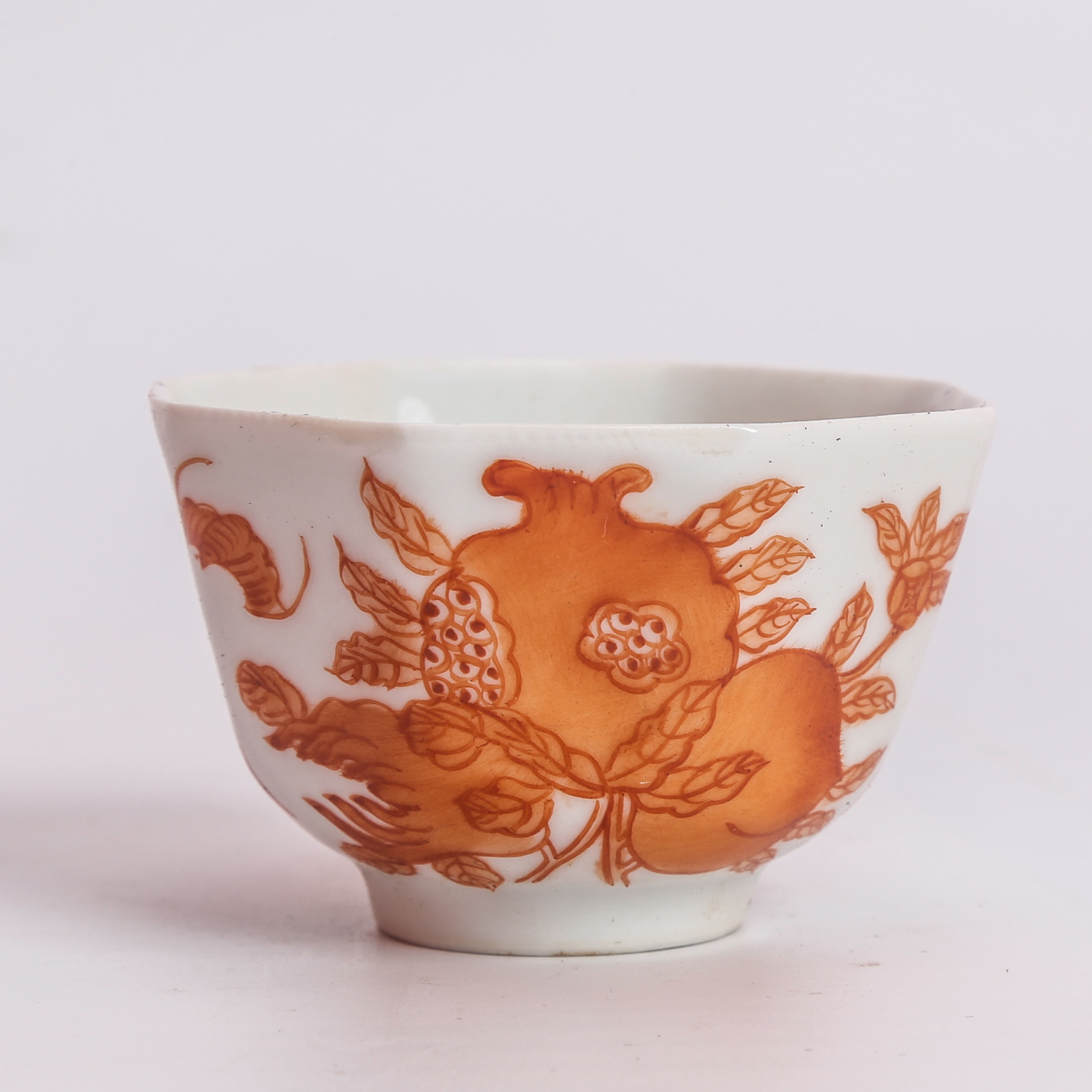 3309清晚期 矾红三多纹八方杯