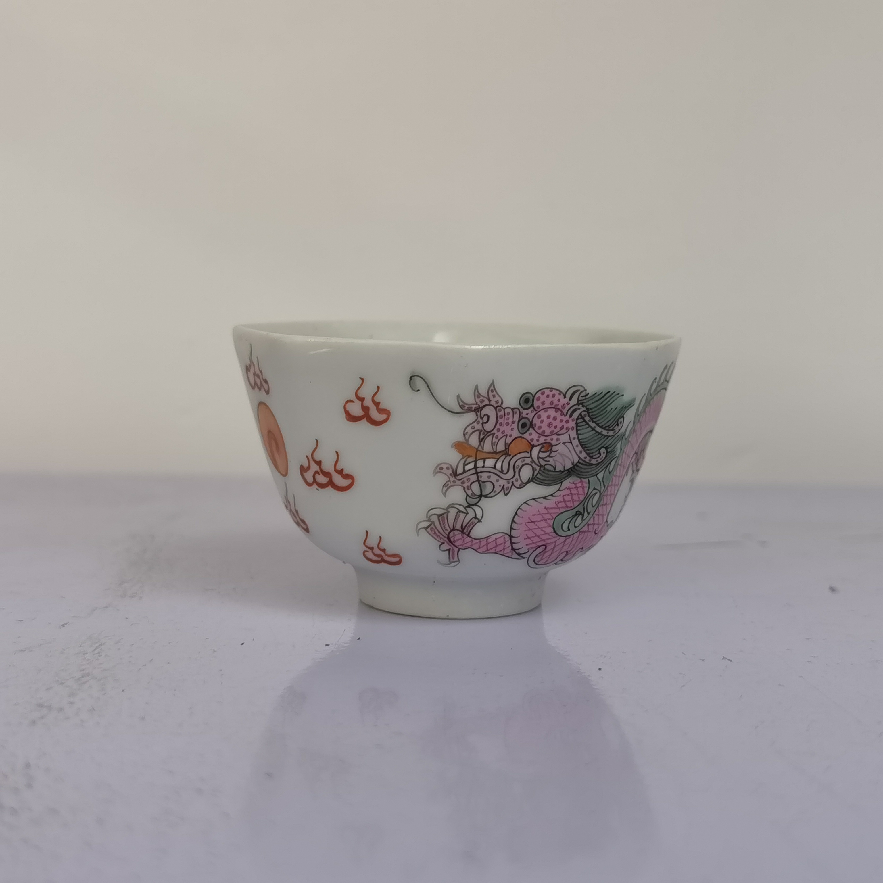 1073晚清民国 粉彩祥龙赶珠八棱杯