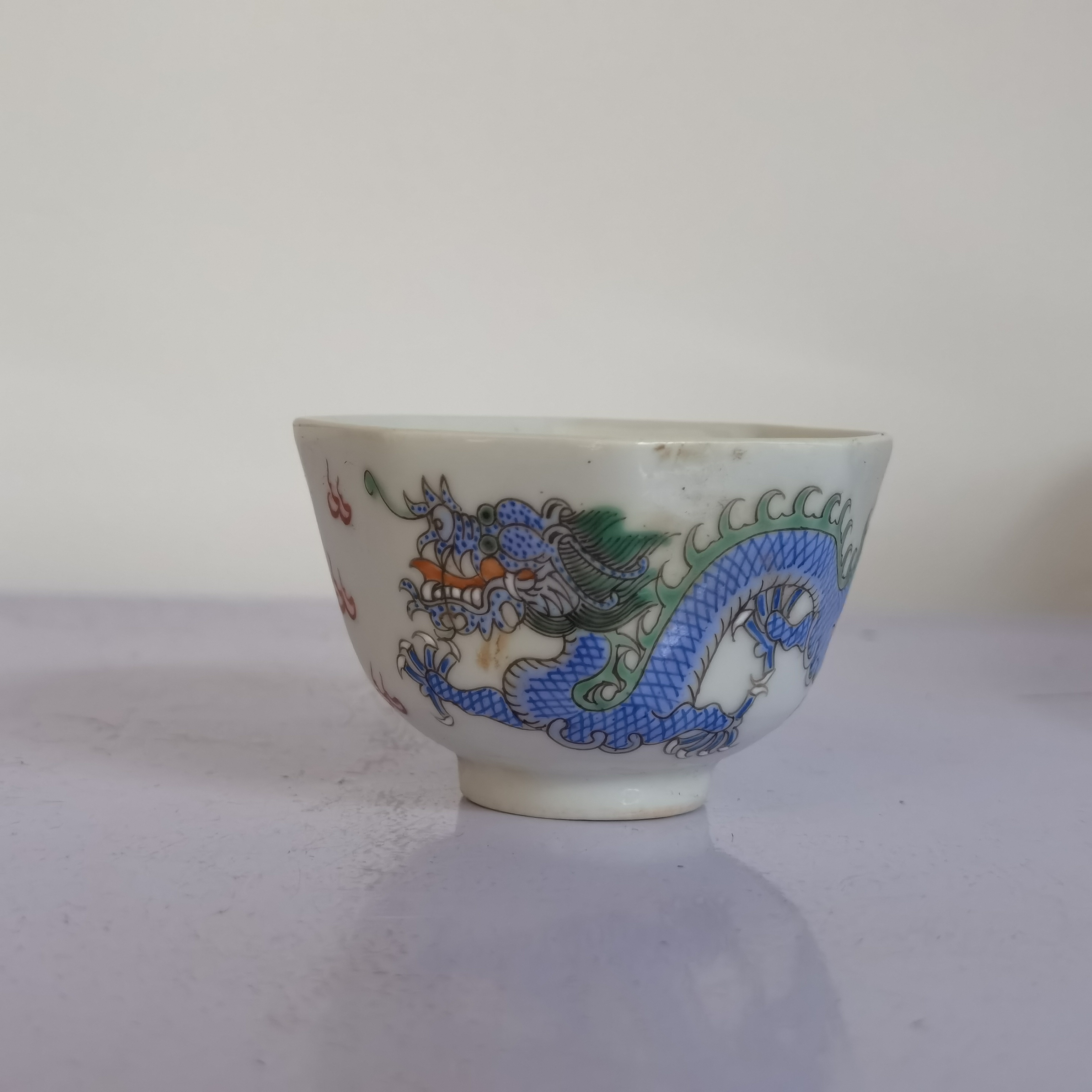 0991清晚期 粉彩游龙赶珠纹八棱杯