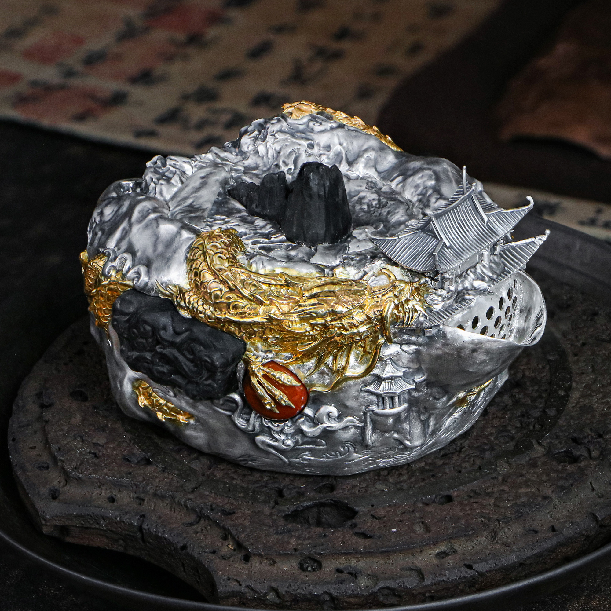 欲山行 镀金鱼跃龙门手抓壶