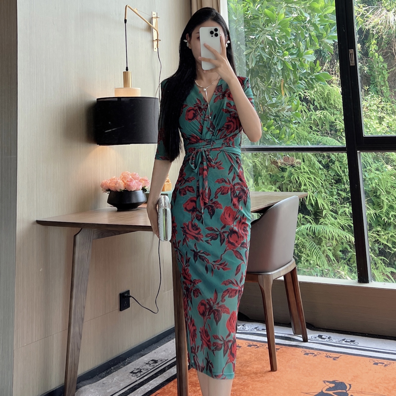 气质女人味轻奢V领绑带中袖红情绿意显瘦包身修身百搭国风连衣裙 