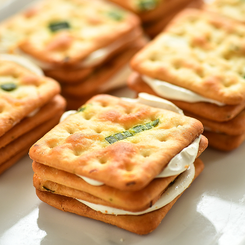 香葱牛轧糖夹心饼干咸甜酥脆拉丝牛乳手工休闲解馋酥脆夹心小零食
