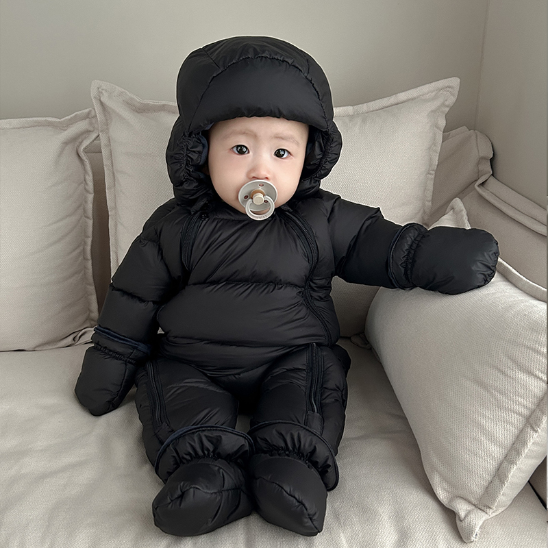 新生婴幼儿羽绒服连体衣冬季外出服0-1岁男宝宝冬装轻薄外出抱衣2