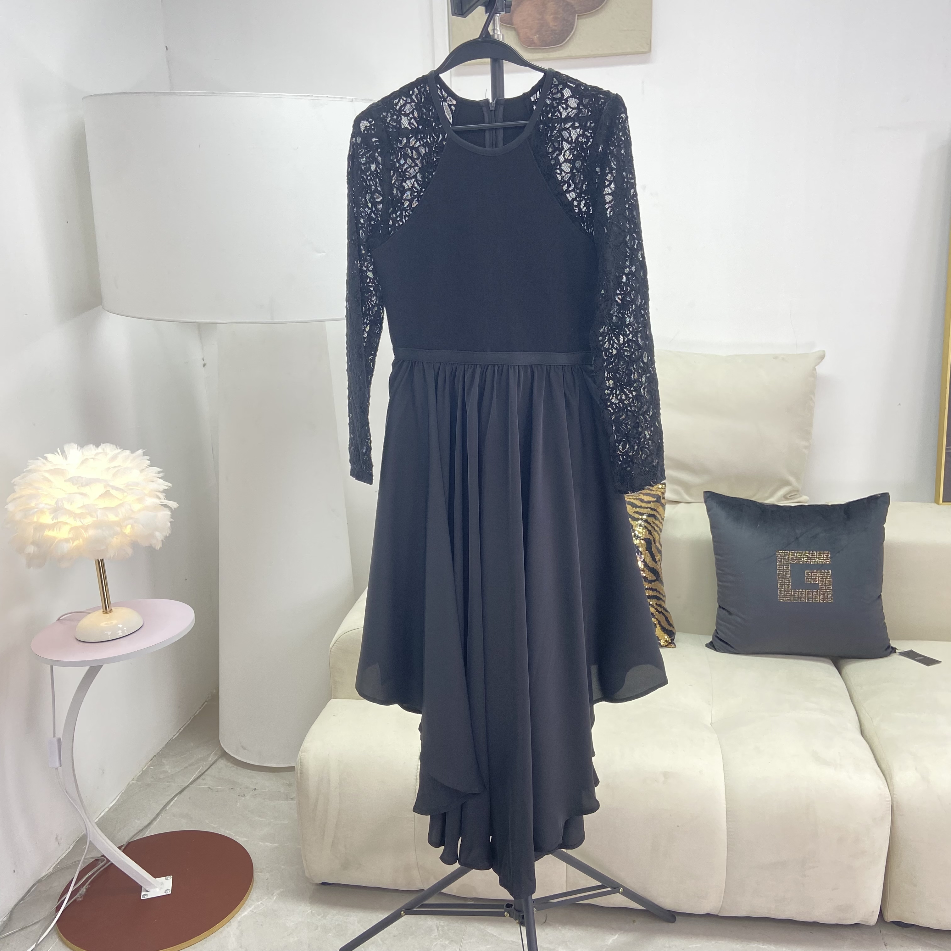 【庄喜儿Original】黑色蕾丝拼接轻奢时尚不规则连衣裙女ZXE2589